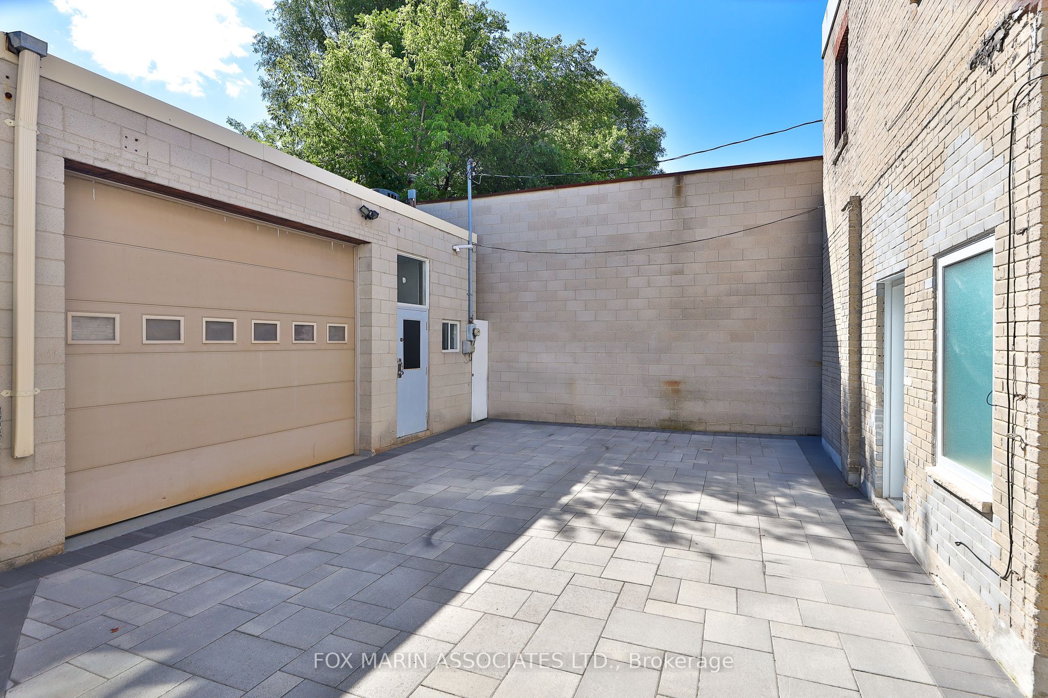 1215 Woodbine Avenue
