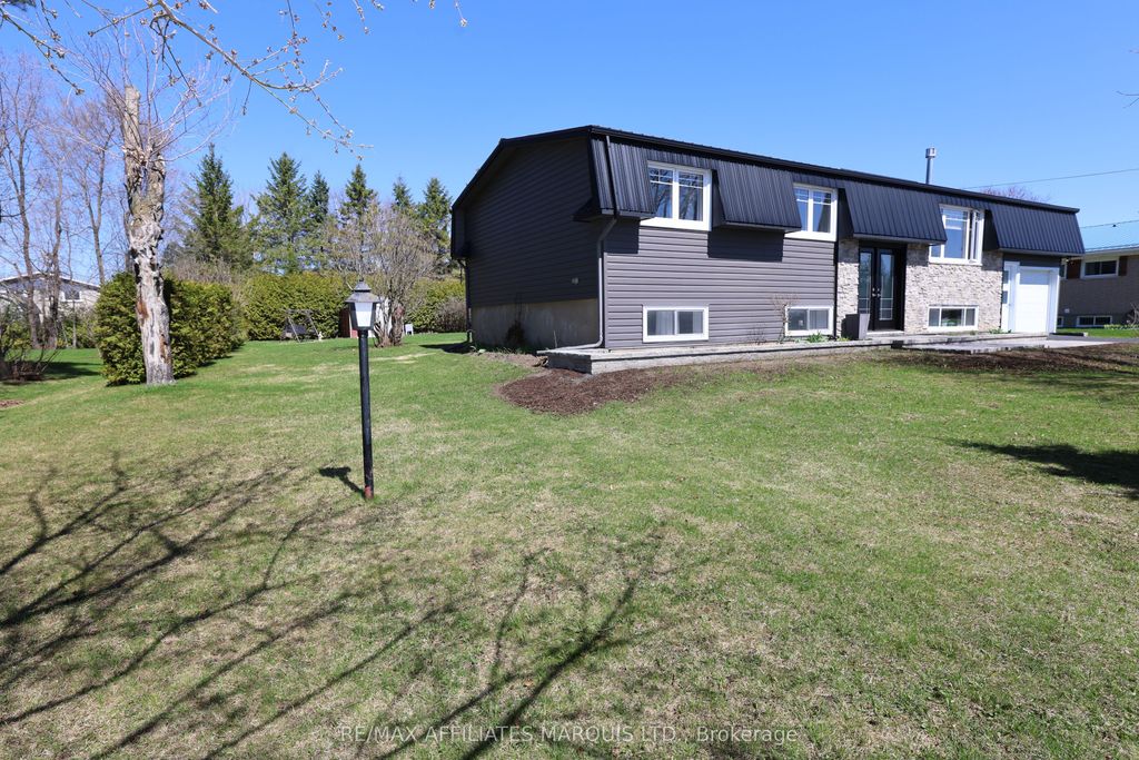 Photo of 20391 Park Crescent, South Glengarry, ON K0C 1L0 (MLS # X12836702)