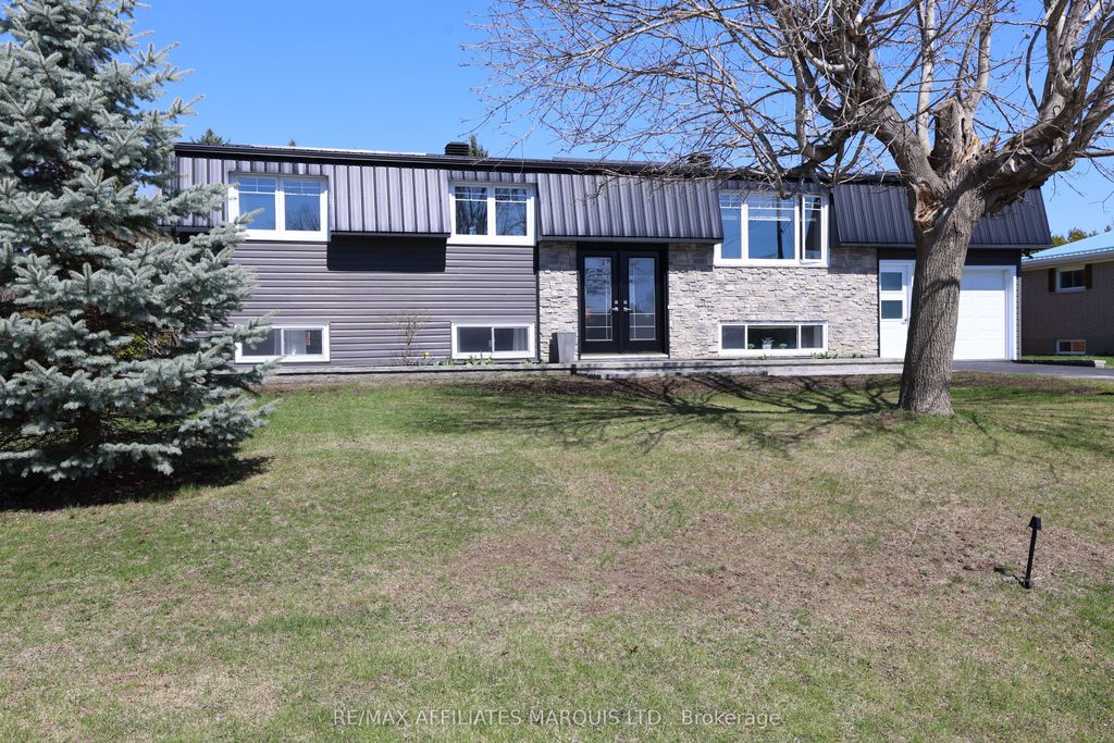 Photo of 20391 Park Crescent, South Glengarry, ON K0C 1L0 (MLS # X12836702)
