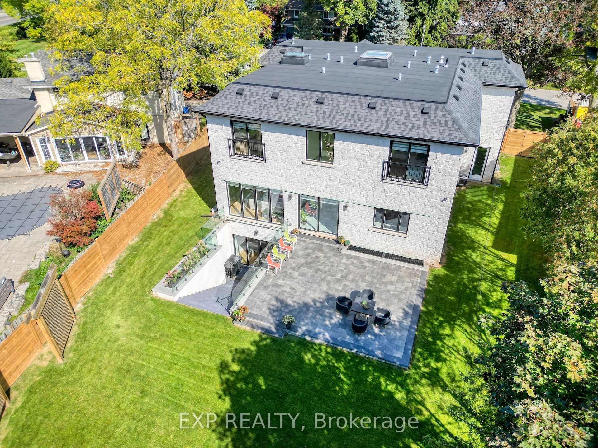 150 WOLFDALE Avenue