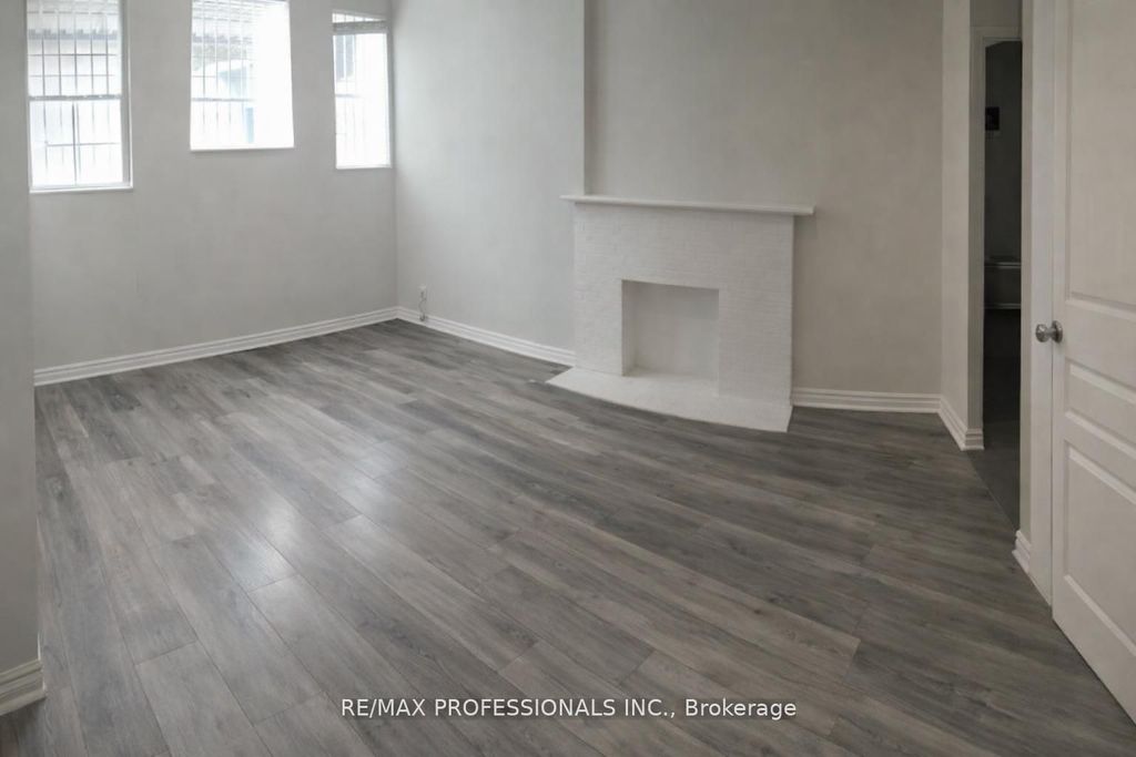 Photo of 412 Jarvis Street #105, Toronto, ON M4Y 2G6 (MLS # C13161910)