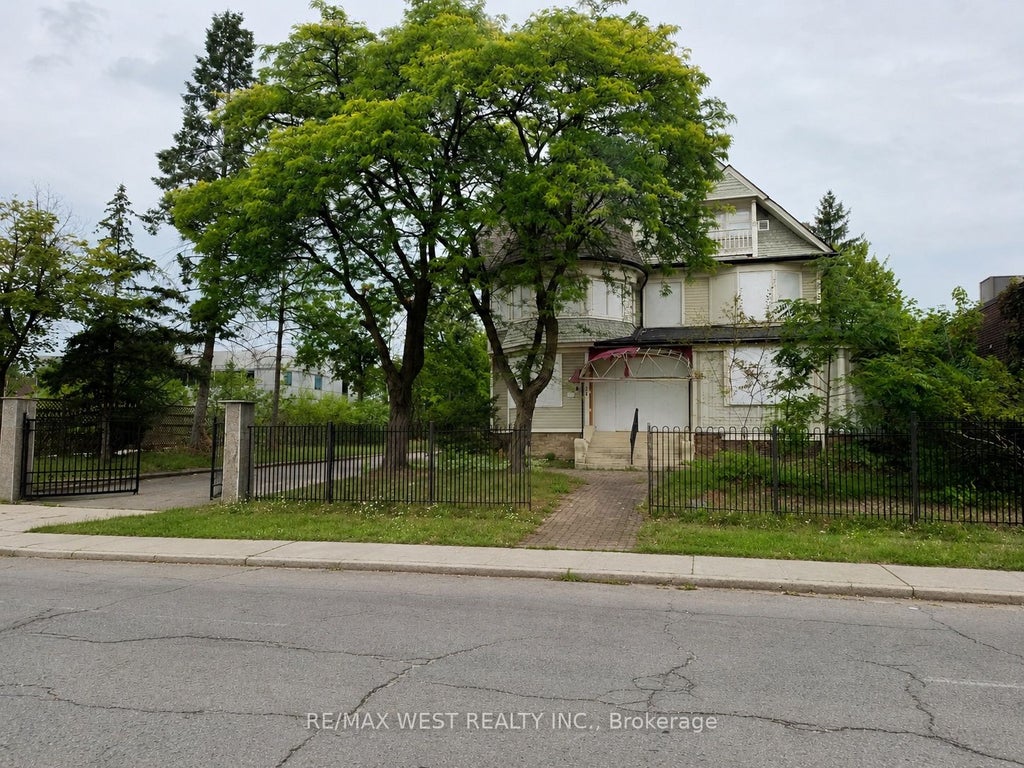 Photo of 24 Burgar Street, Welland, ON L3B 2S7 (MLS # X13689242)
