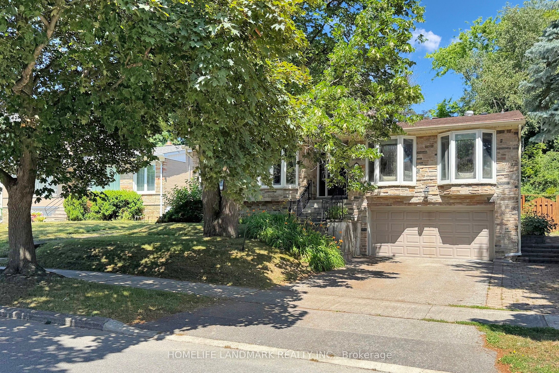 61 Whittaker Crescent