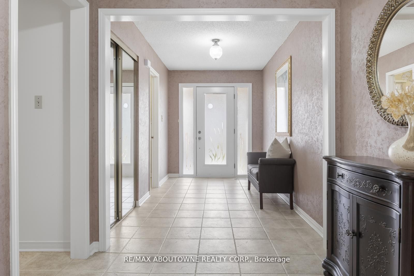 4043 Trapper Crescent