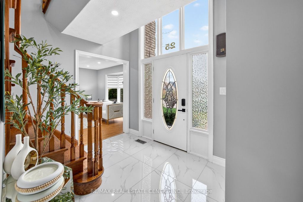 Photo of 25 Highbury Drive, Hamilton, ON L8J 2T3 (MLS # X13051056)