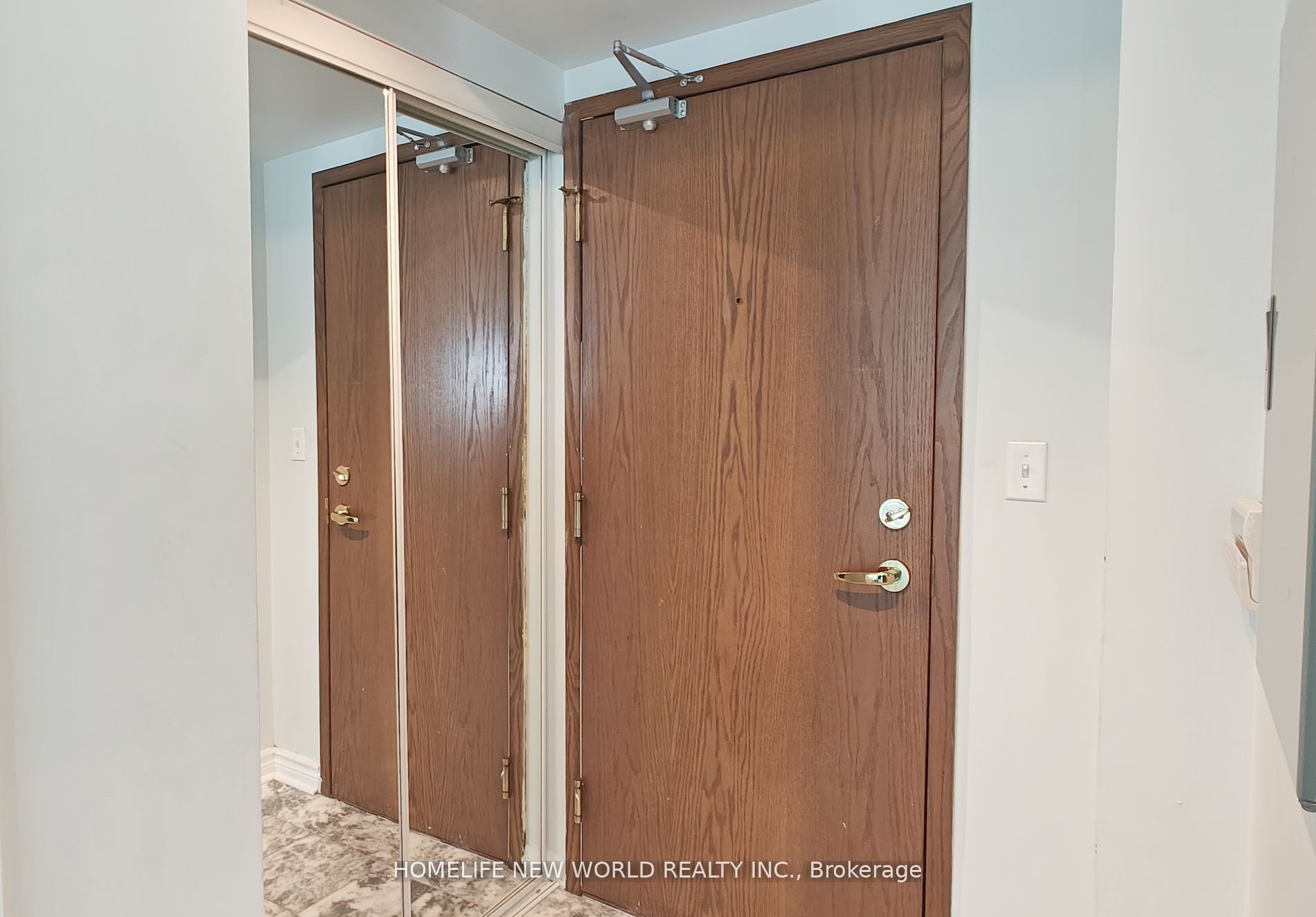 1 Lee Centre Drive 806