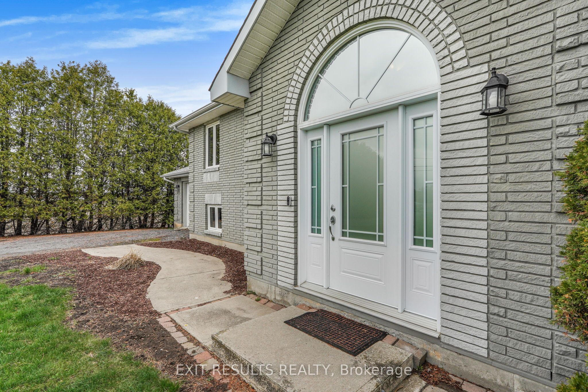 1887 Champlain Street - Photo 4