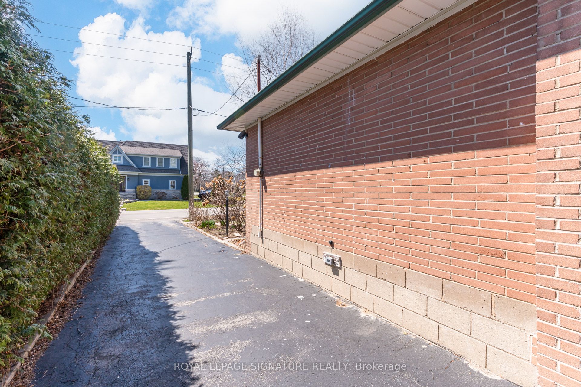 411 Maplehurst Avenue