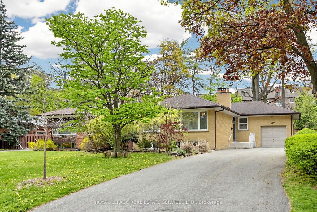 Photo of 3009 O'Hagan Drive, Mississauga, ON L5C 2C4 (MLS # W13132750)