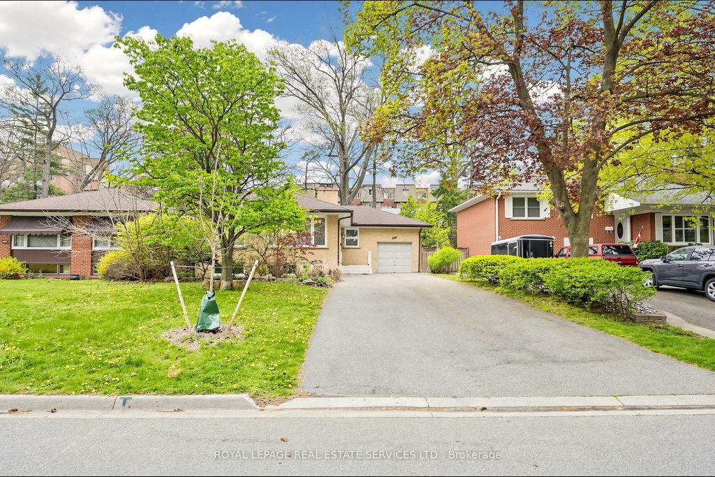 Photo of 3009 O'Hagan Drive, Mississauga, ON L5C 2C4 (MLS # W13132750)