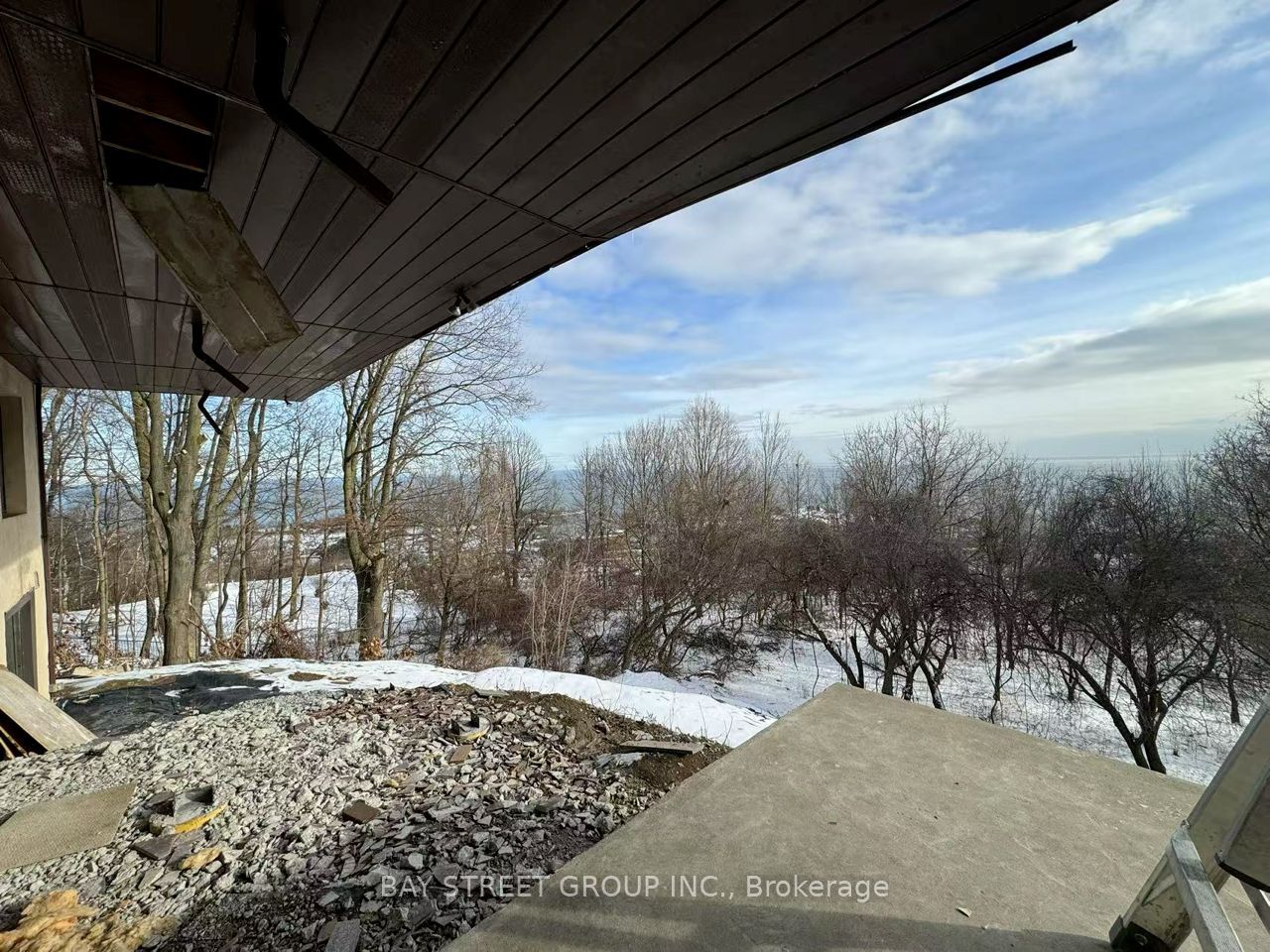 11 Redland Crescent W