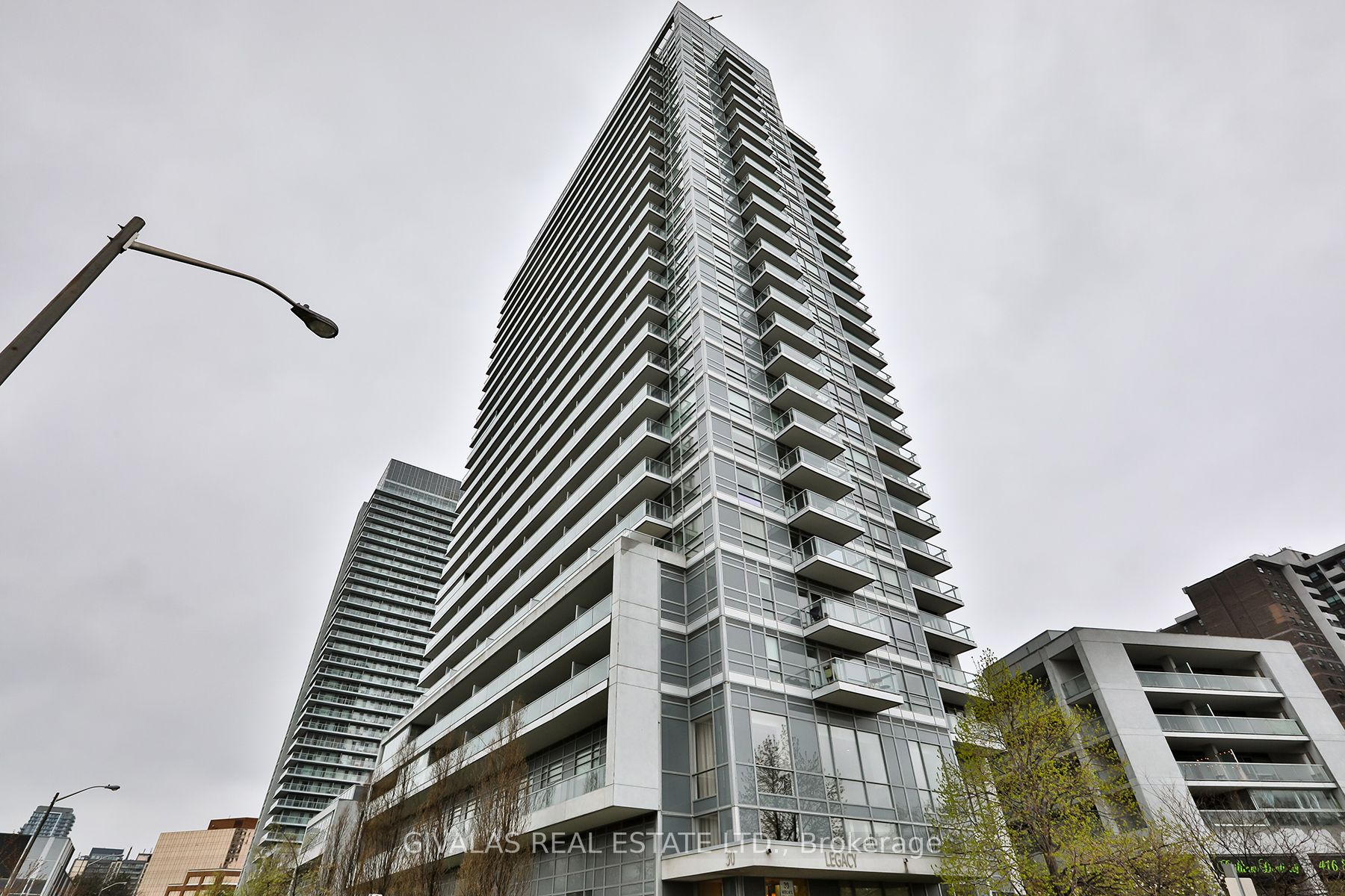 Photo 1 of 41 — 30 Herons Hill Way 2110, Toronto, ON M2J 0A7