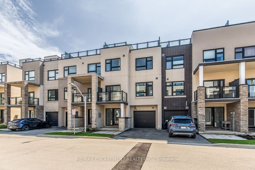 Photo of 1121 Cooke Boulevard #32, Burlington, ON L7T 0C3 (MLS # W13055742)