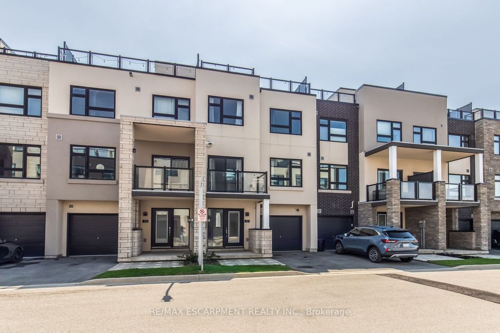 Photo of 1121 Cooke Boulevard #32, Burlington, ON L7T 0C3 (MLS # W13055742)