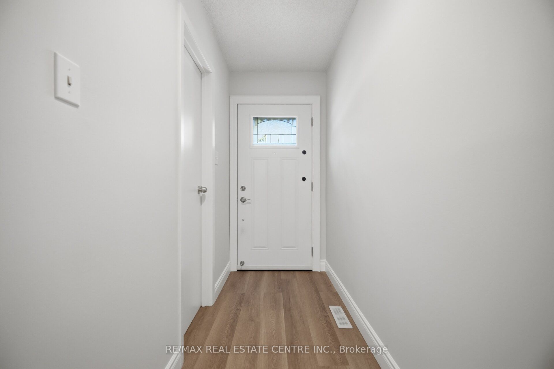 1951 Rathburn Road E 177