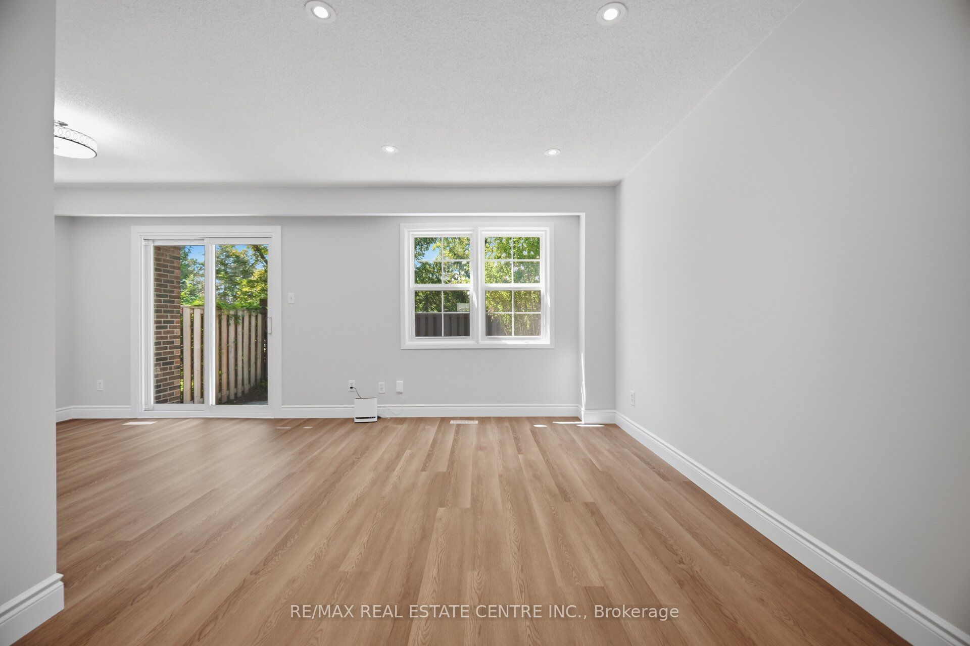 1951 Rathburn Road E 177