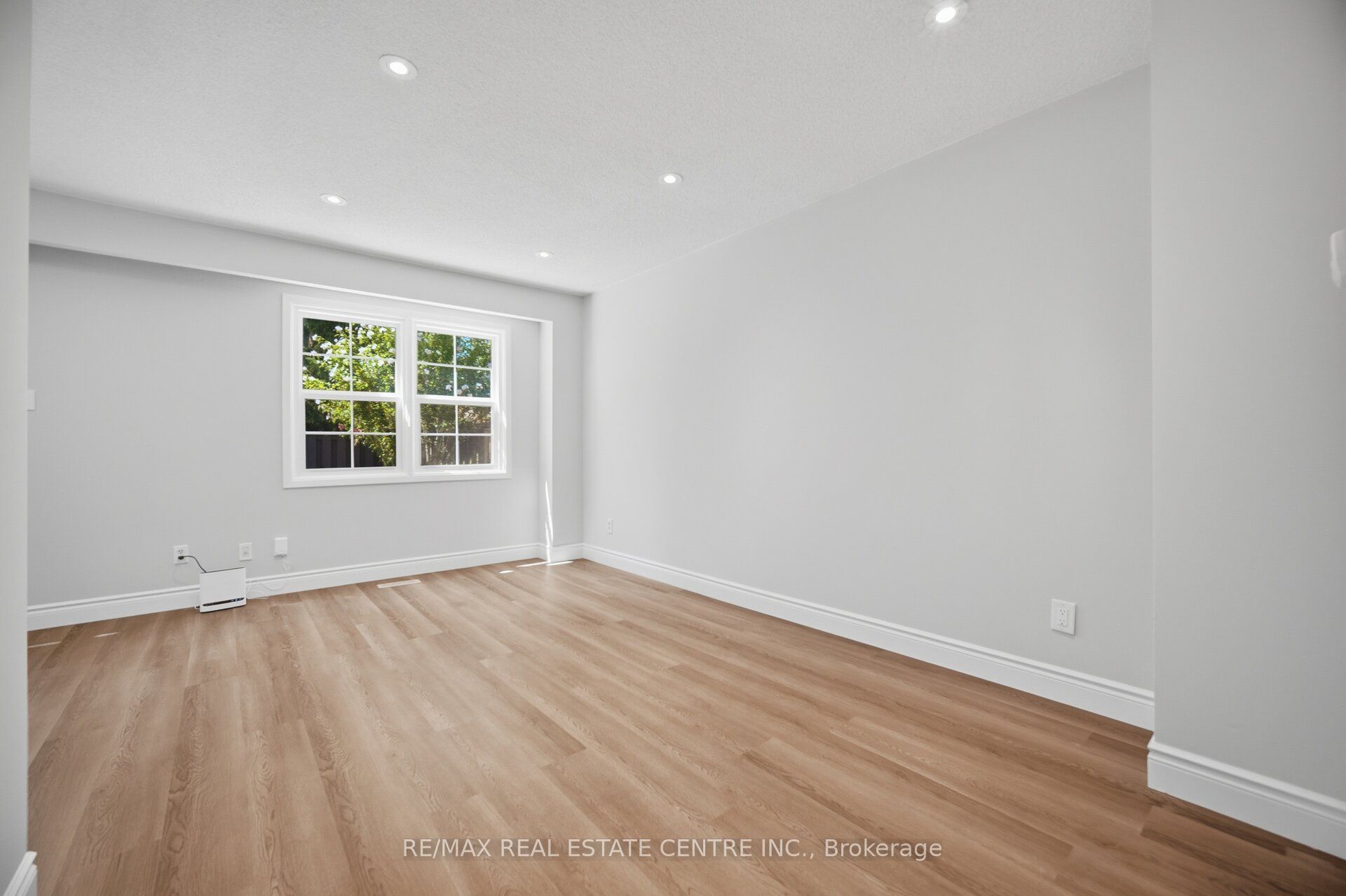 1951 Rathburn Road E 177