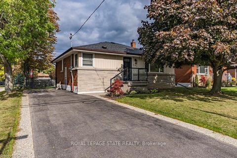 Photo of 105 Mcelroy Road E, Hamilton, ON L9A 1Z1 (MLS # X12463112)