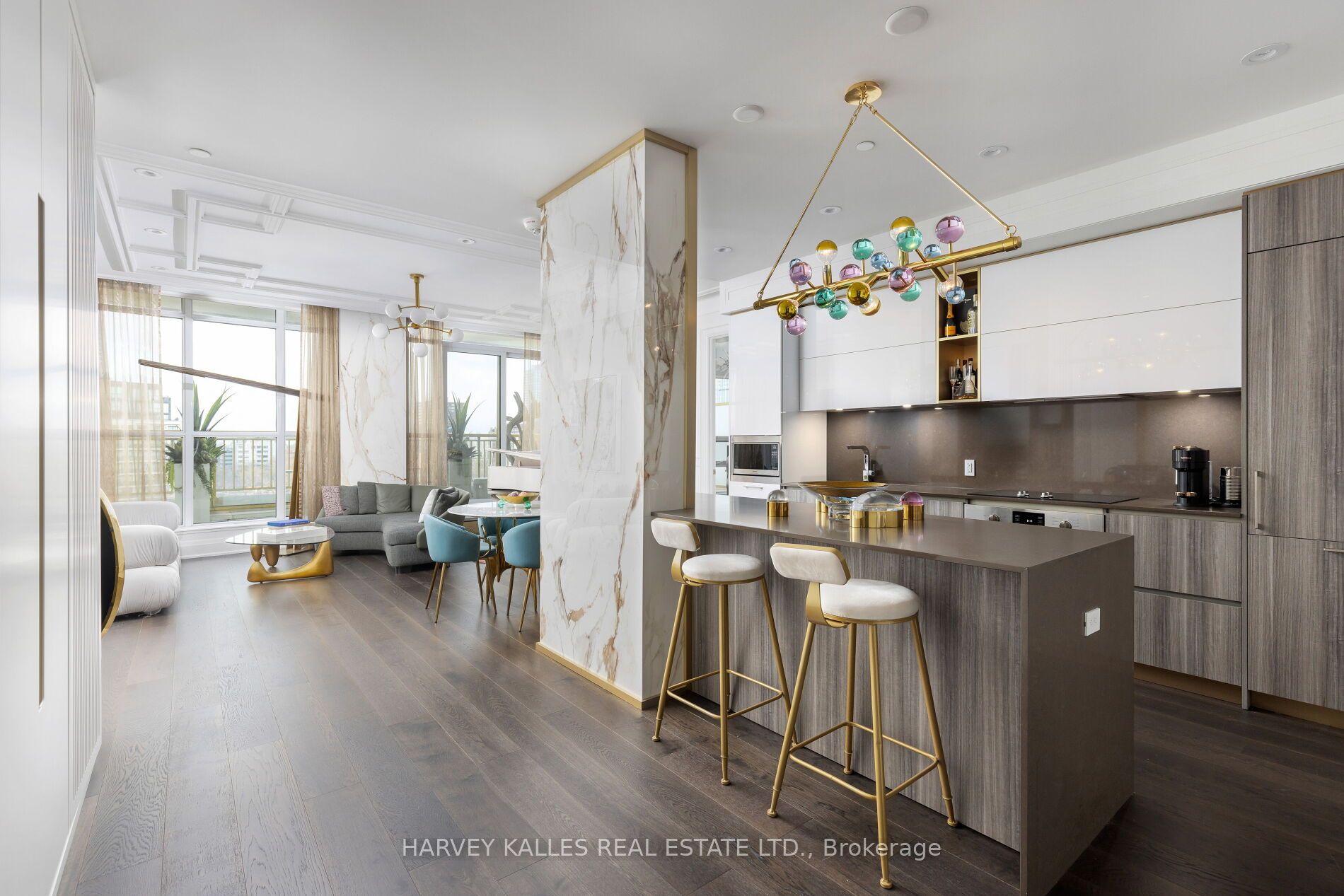 151 Avenue Road 805