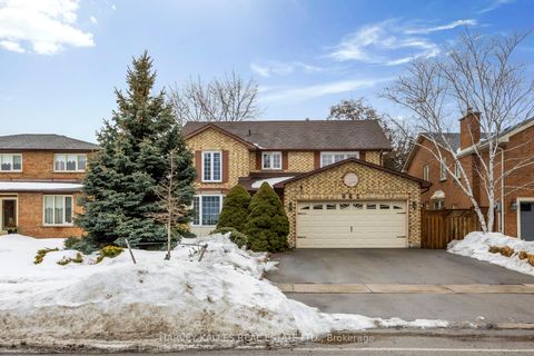 682 Willowbank Trail Mississauga ON L4W 3L8