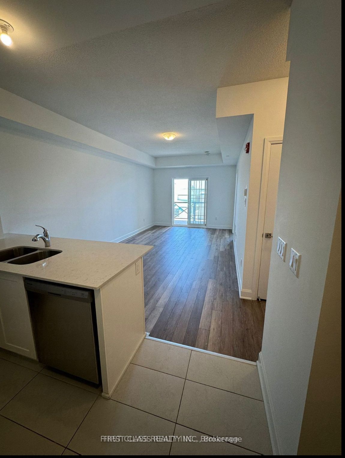 50 lakebreeze Drive S 408