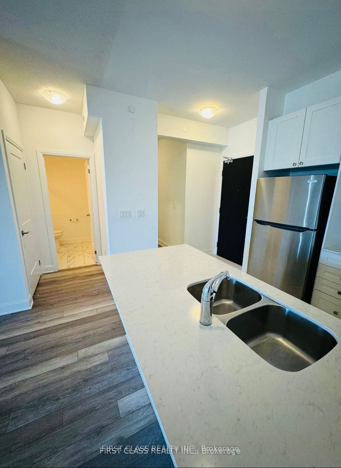 50 lakebreeze Drive S 408