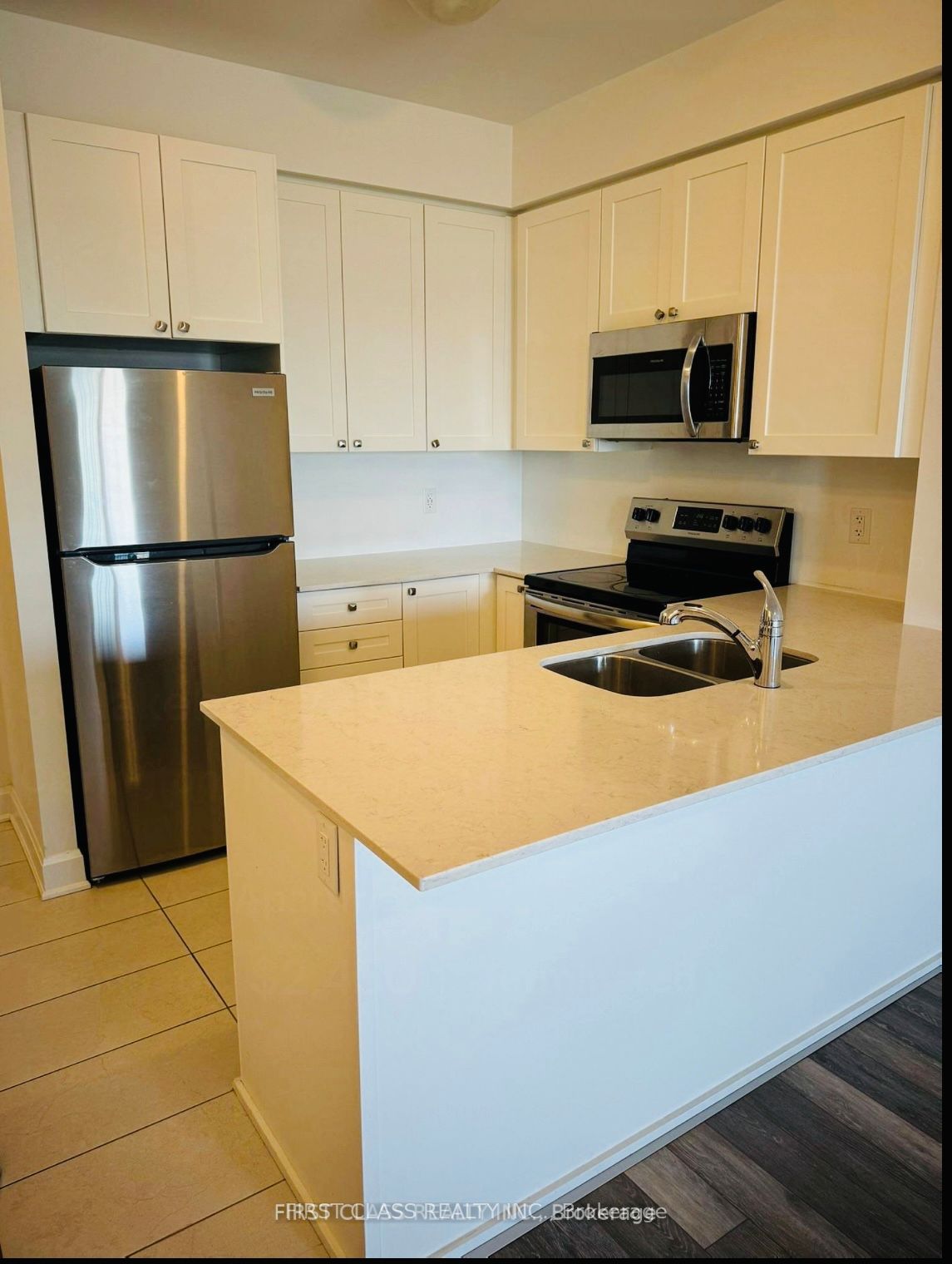 50 lakebreeze Drive S 408