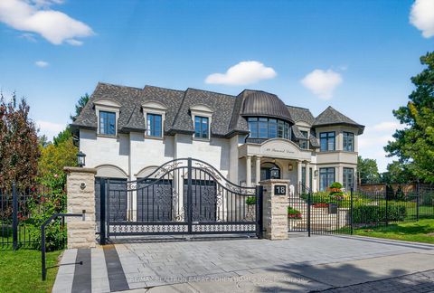18 Suncrest Drive Toronto ON M3C 2L2