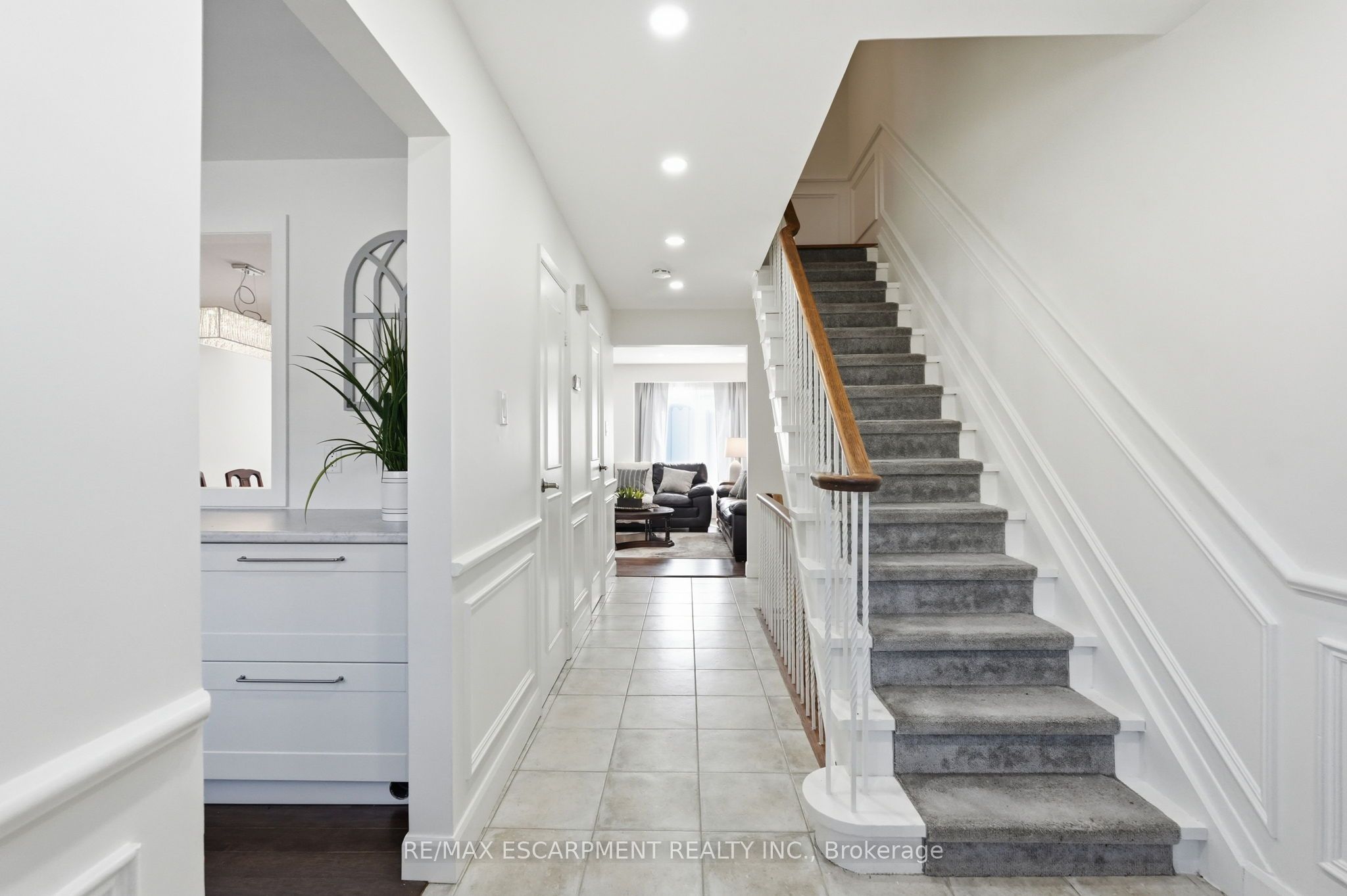 2252 Upper Middle Road 4