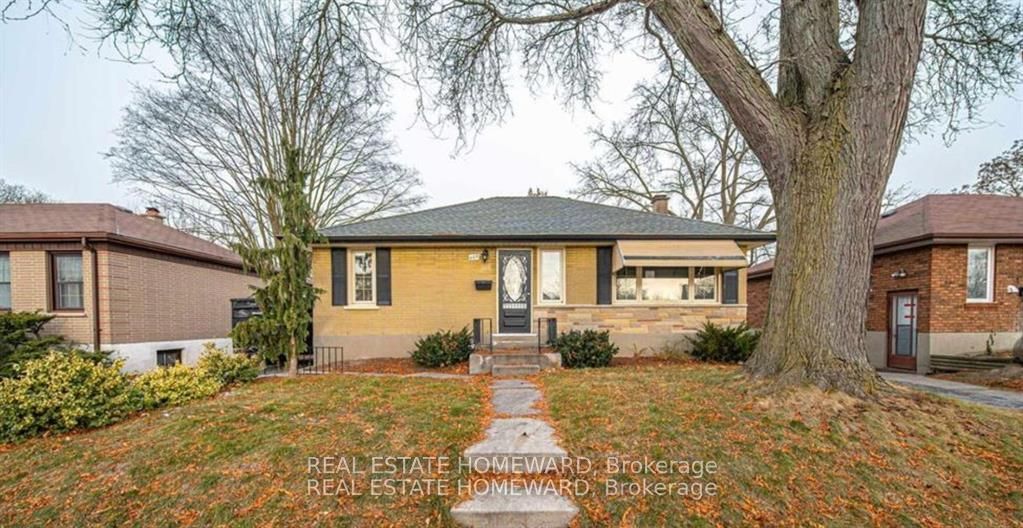 Photo 1 of 19 — 668 Harold Drive, Peterborough, ON K9J 3Y2