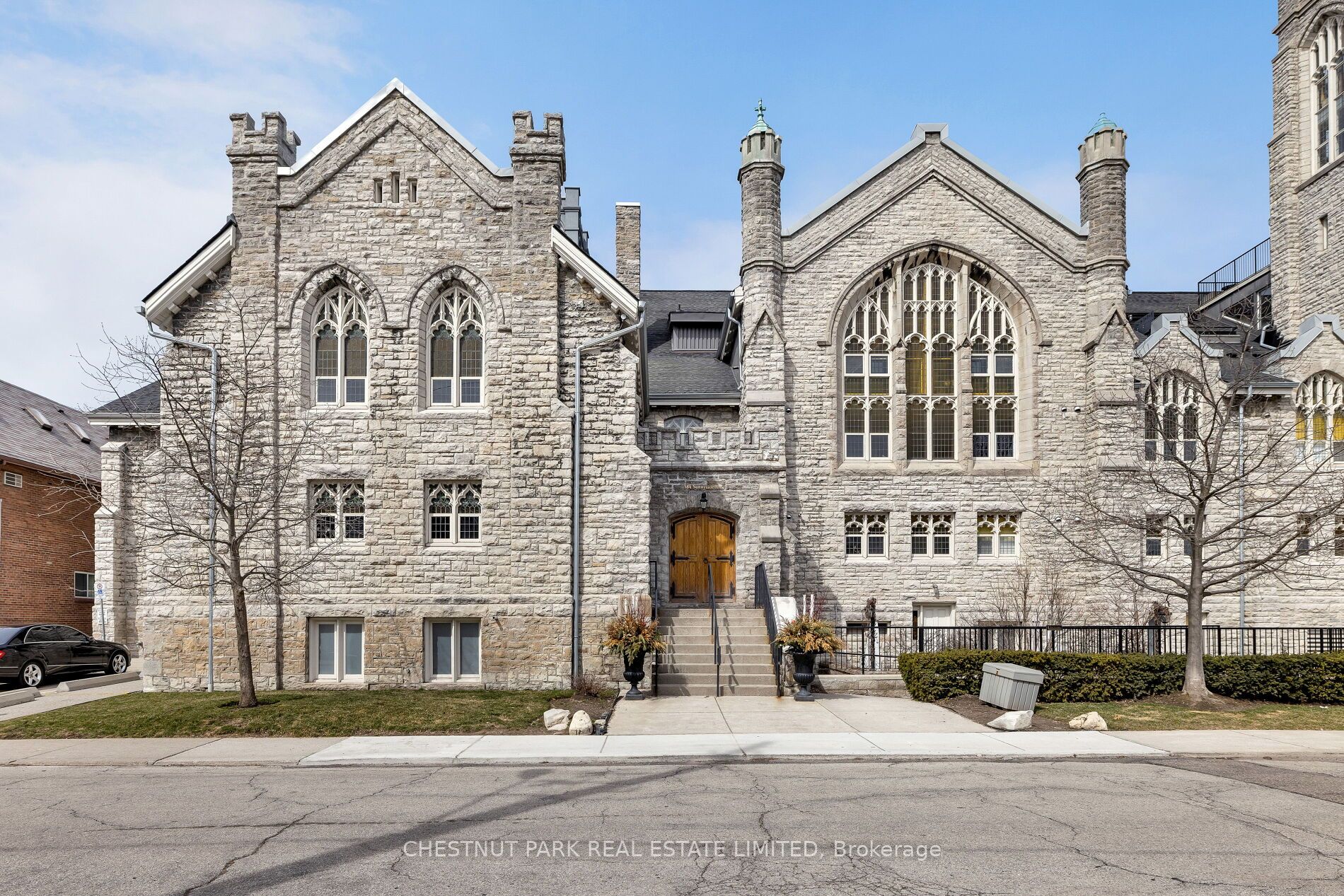 384 Sunnyside Avenue 309