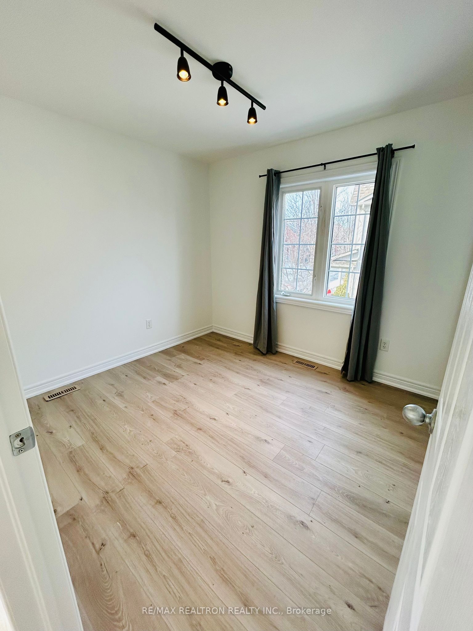 30 Northvale Road Coach H