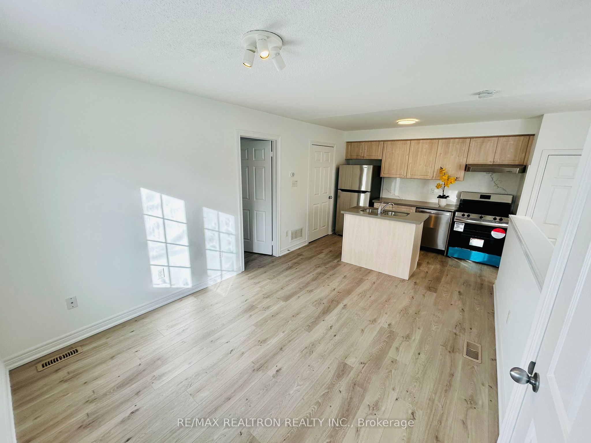 30 Northvale Road Coach H