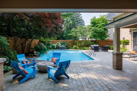 7 ROMNEY Road Toronto ON M9A 4E9