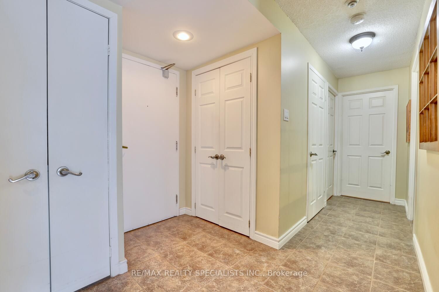 2091 Hurontario Street 306