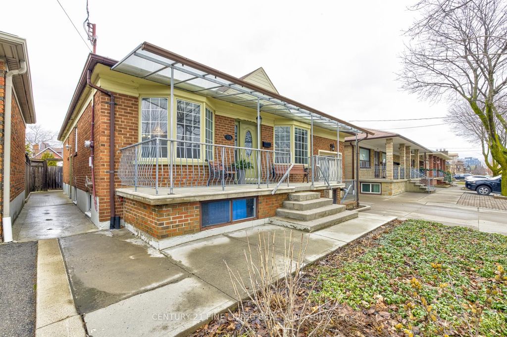 Photo of 382 Hillmount Avenue, Toronto, ON M6B 1Y8 (MLS # W12915296)