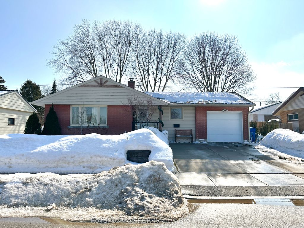 Photo of 535 13th Street, Hanover, ON N4N 1Y5 (MLS # X12809404)