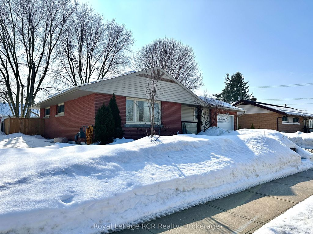 Photo of 535 13th Street, Hanover, ON N4N 1Y5 (MLS # X12809404)