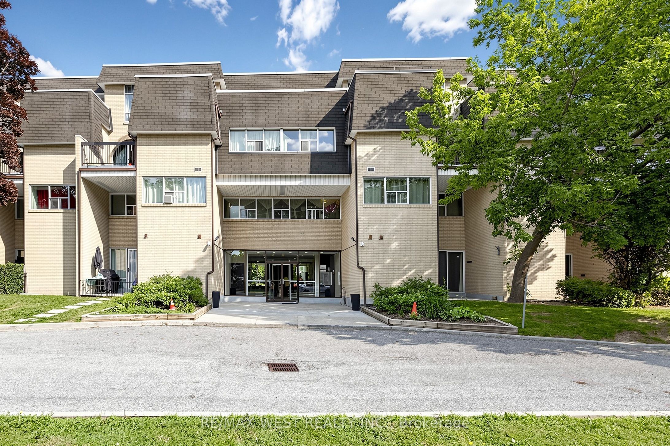 1624 Bloor Street 105