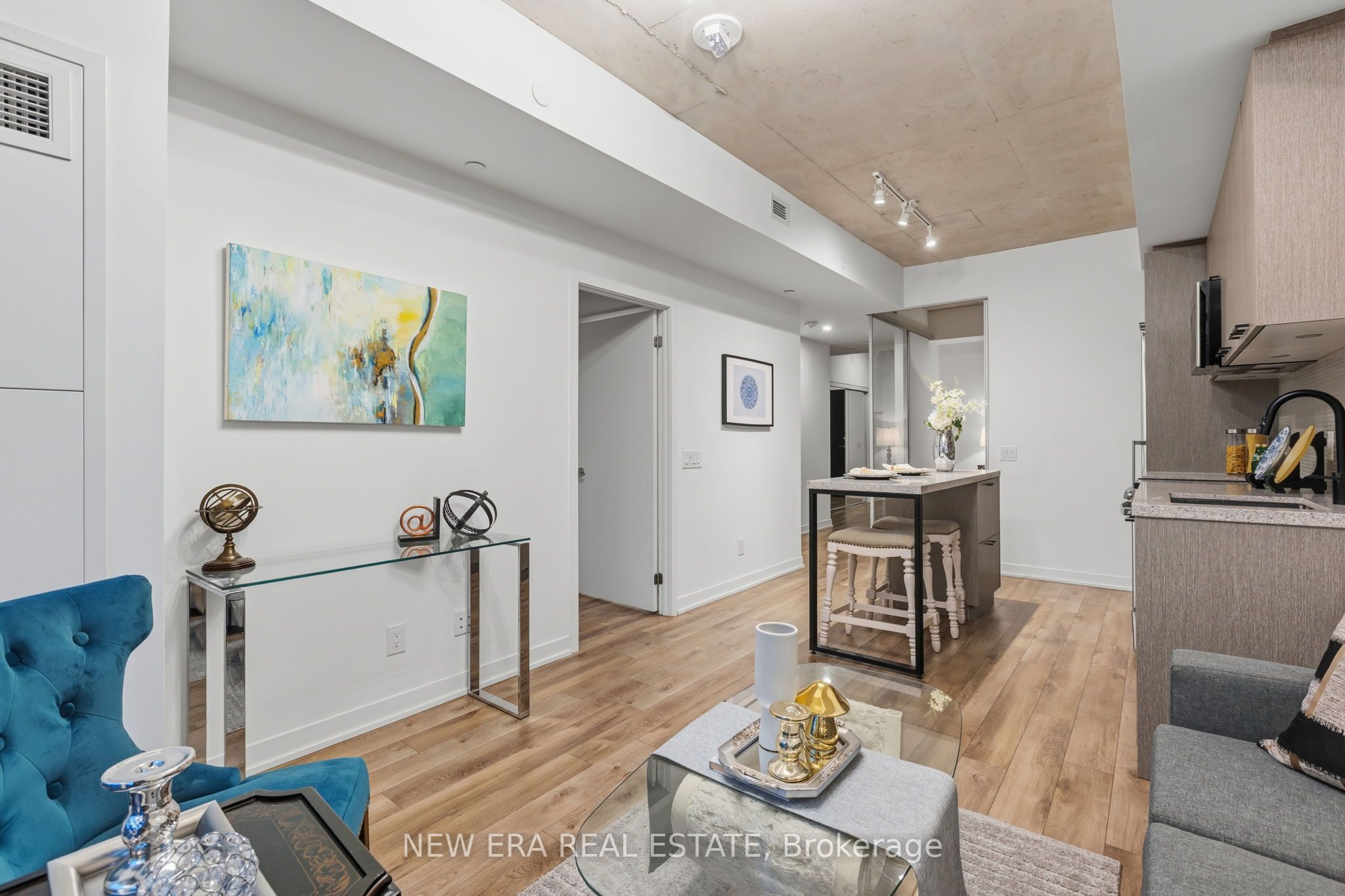 1808 St. Clair Avenue W 301