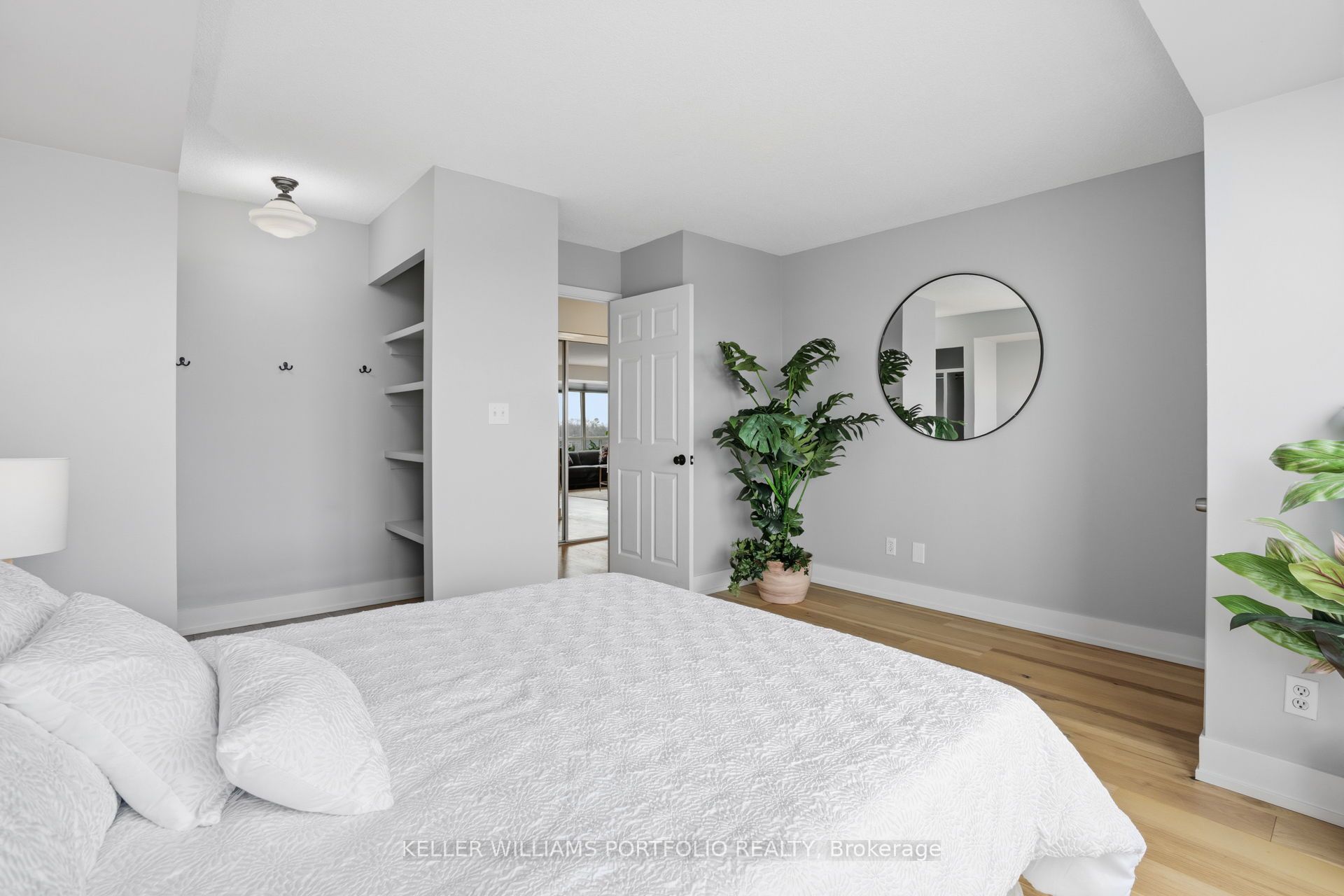 190 Manitoba Street 802