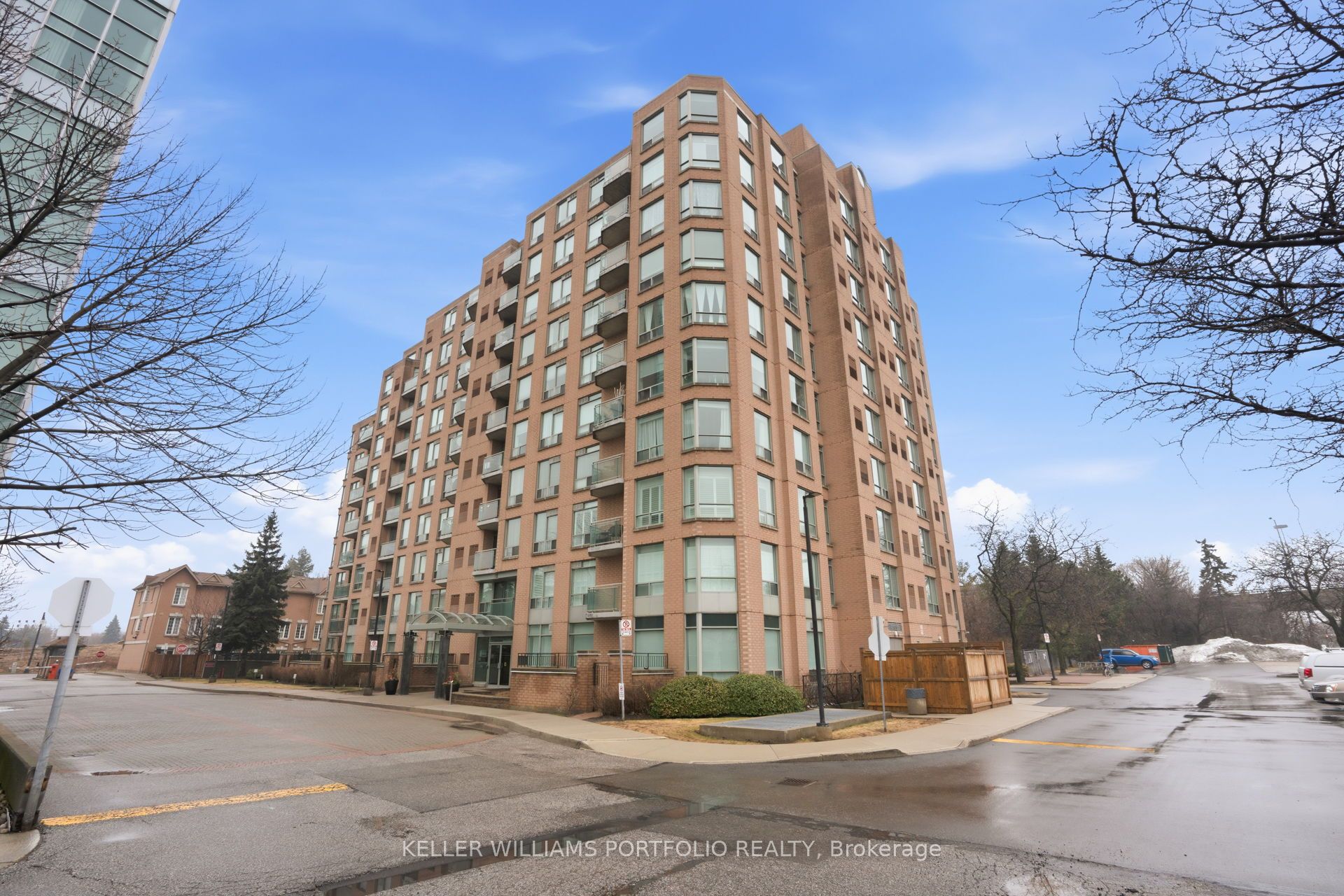 190 Manitoba Street 802