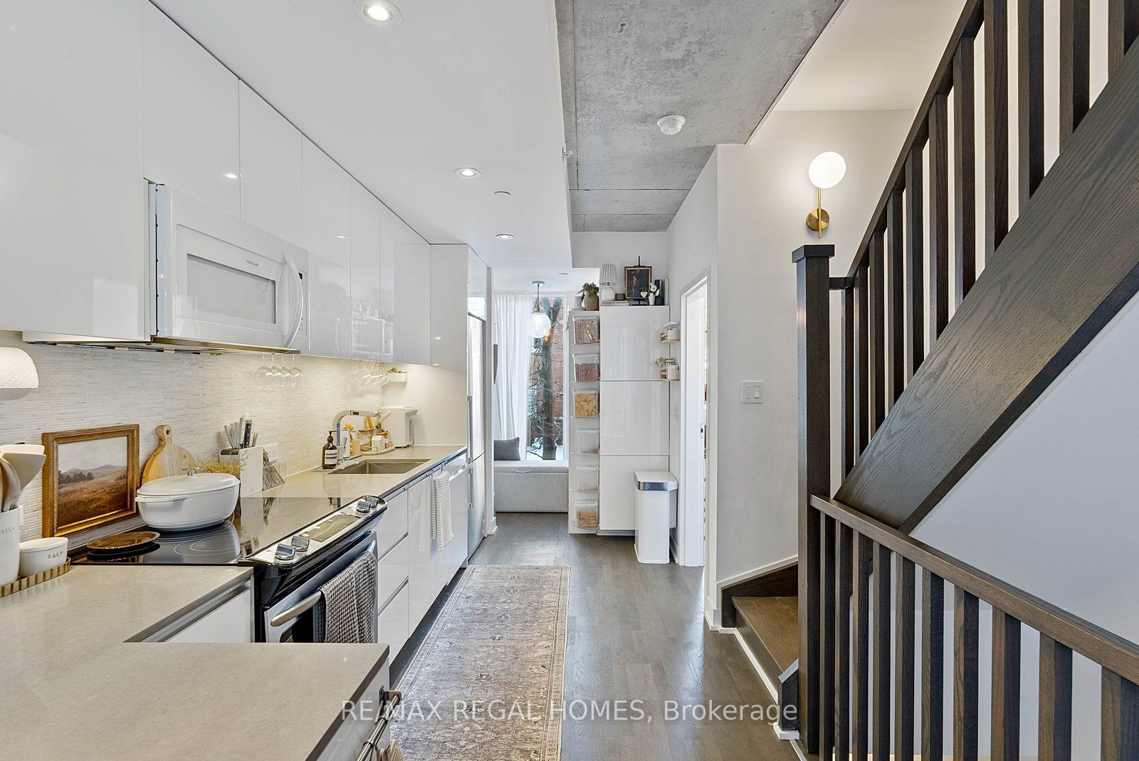 1238 Dundas Street E TH110