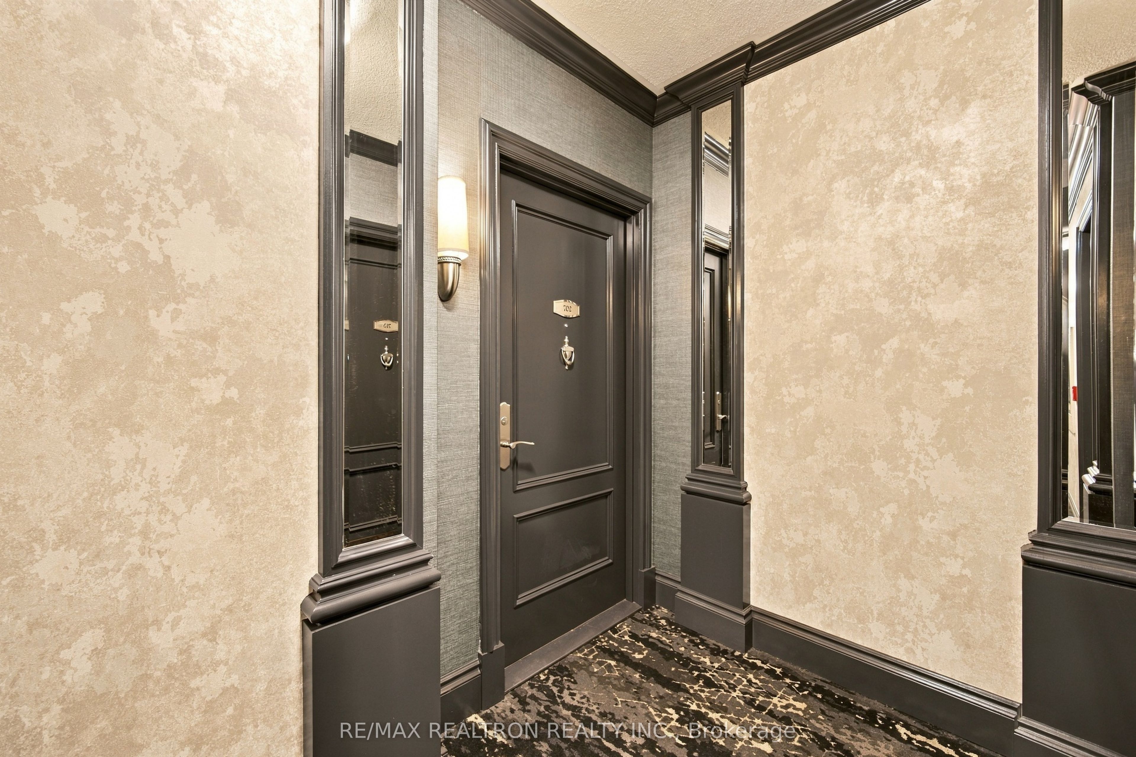 10101 Yonge Street 702