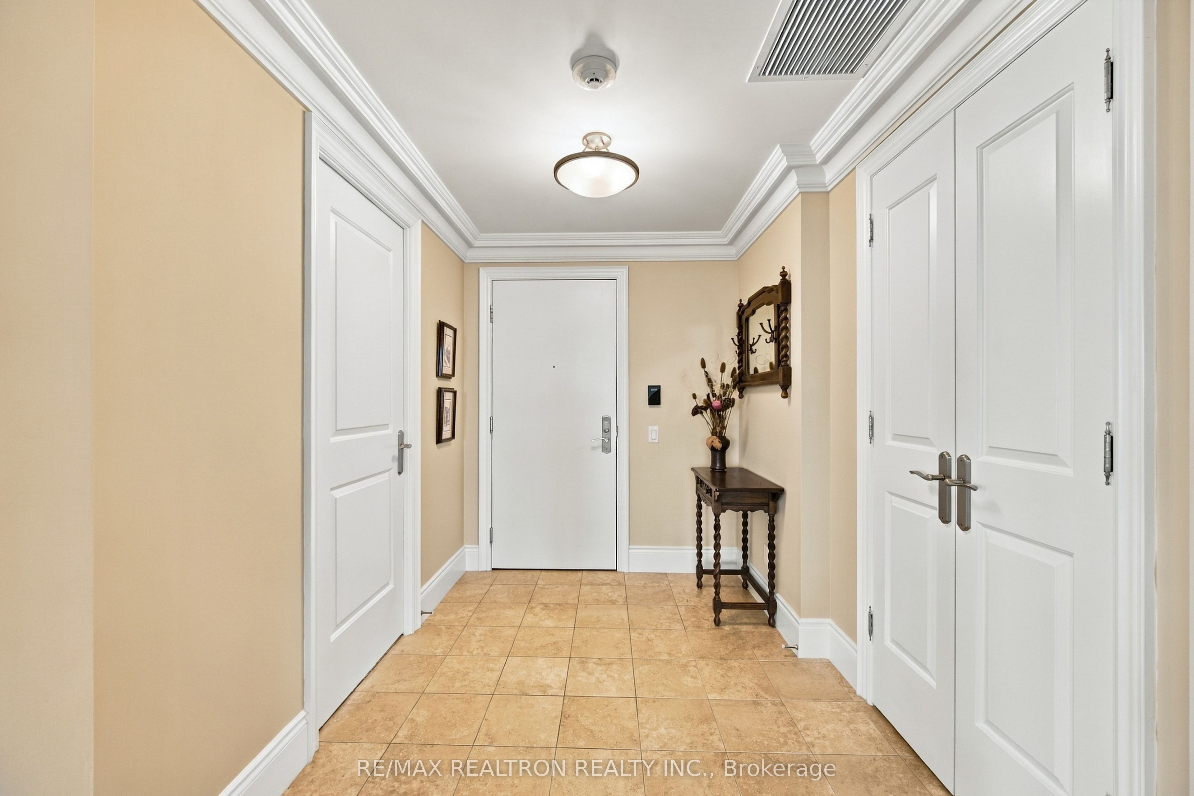 10101 Yonge Street 702