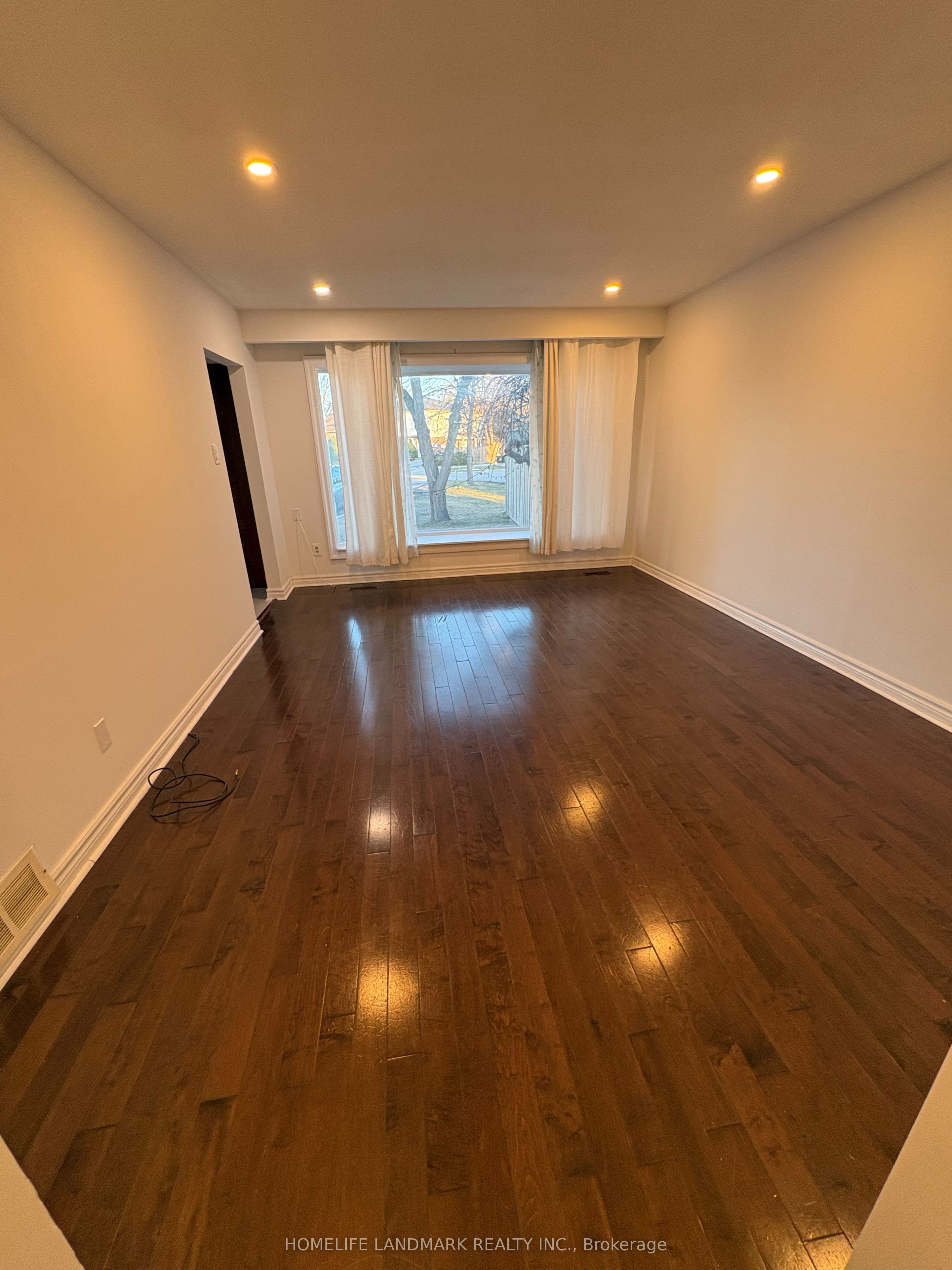 1233 Fairdale Drive Upper