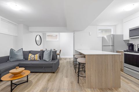 449 Lansdowne Avenue C Toronto ON M6H 3Y2