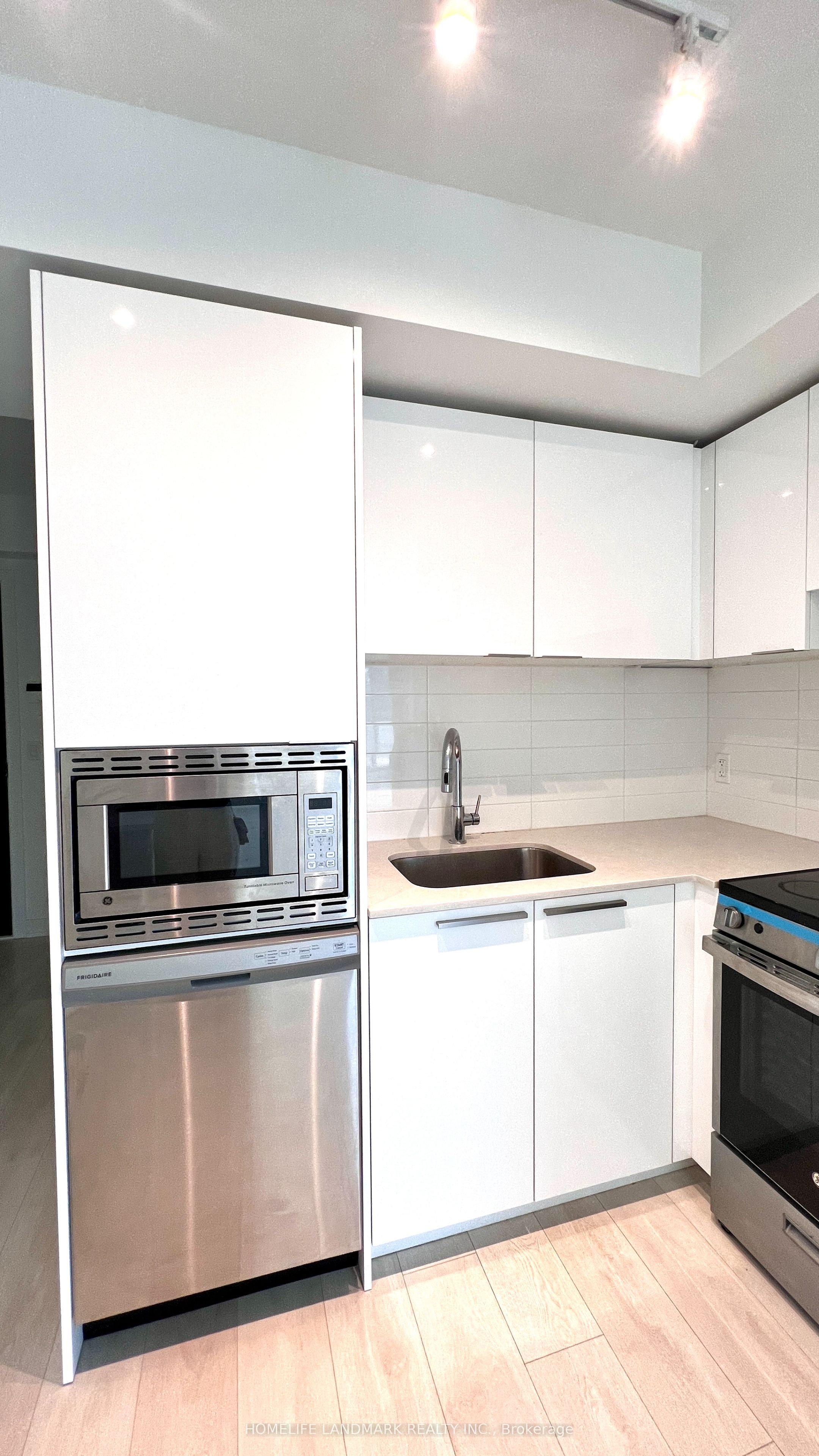 501 Yonge Street 2009