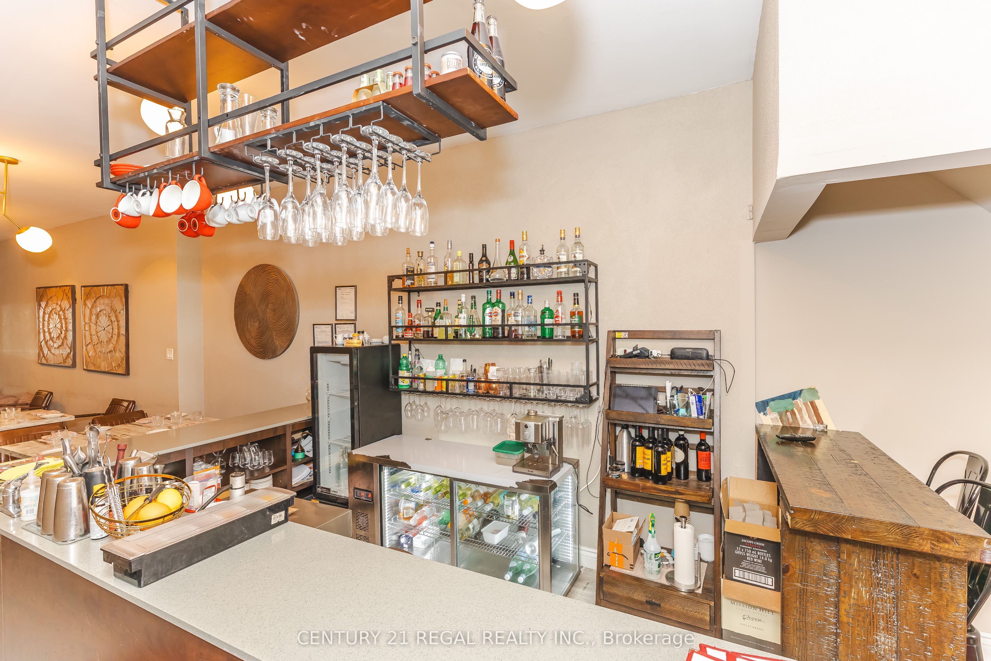 1183 Dundas Street W