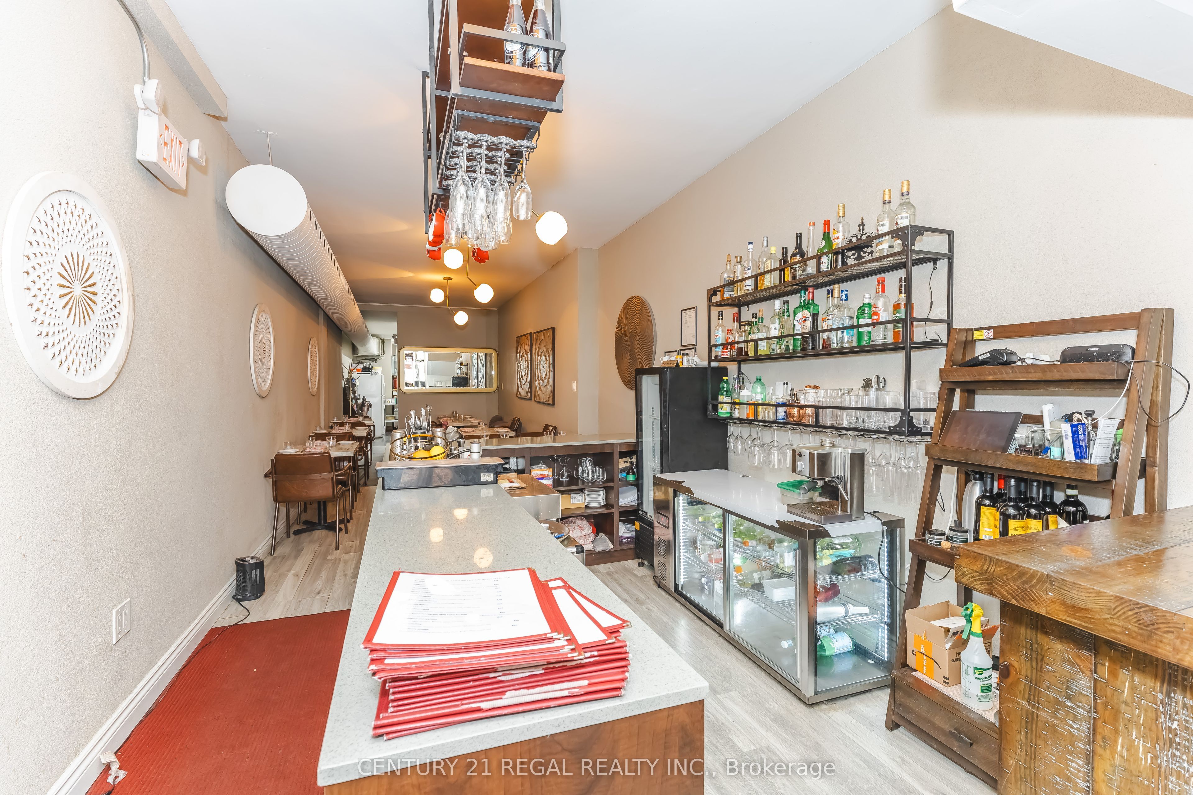1183 Dundas Street W